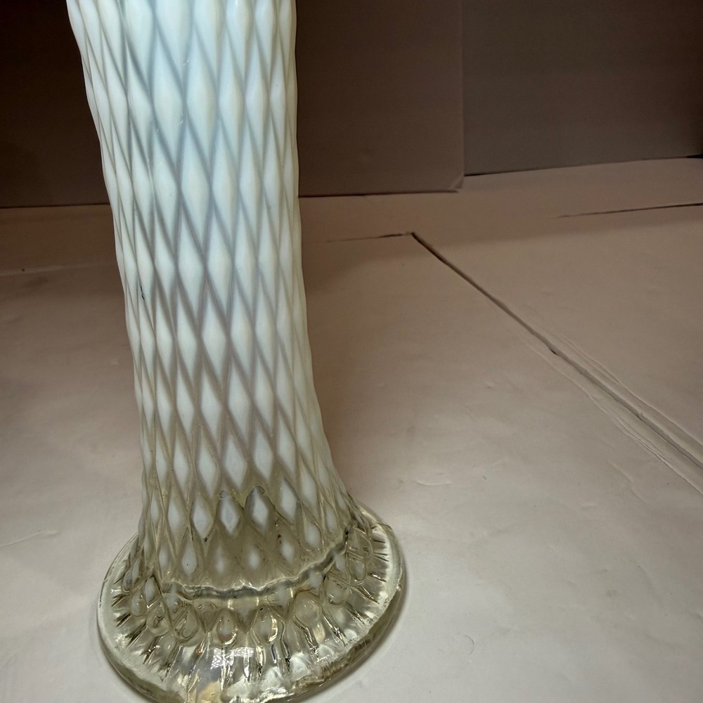Vintage Milk Glass Diamond Quilt Ruffled Trumpet Vase Wedding Cottage Decor - Picture 7 of 8